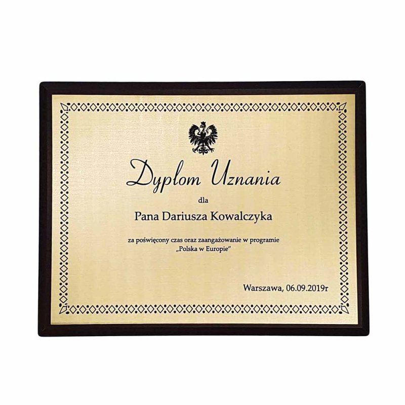 Dyplom lub certyfikat personalizowany na zamówienie drewno