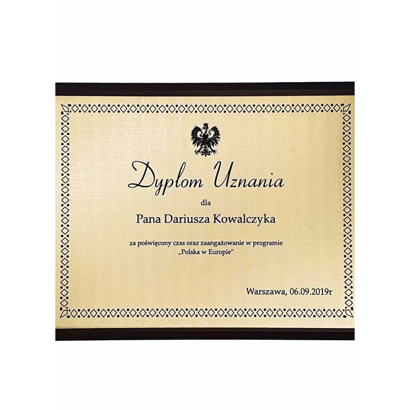Dyplom lub certyfikat personalizowany na zamówienie drewno