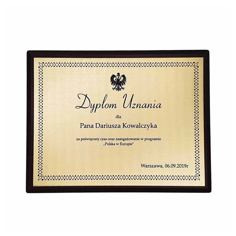Dyplom lub certyfikat personalizowany na zamówienie drewno