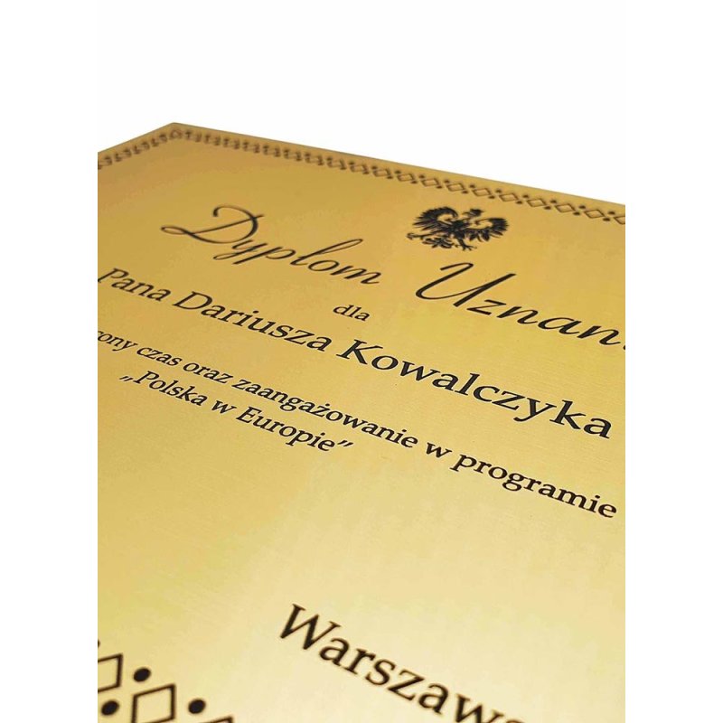 Dyplom lub certyfikat personalizowany na zamówienie drewno