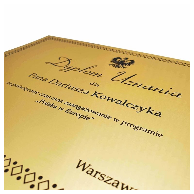 Dyplom lub certyfikat personalizowany na zamówienie drewno