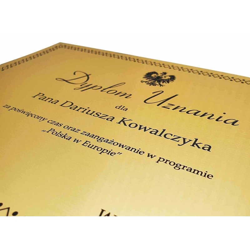 Dyplom lub certyfikat personalizowany na zamówienie drewno